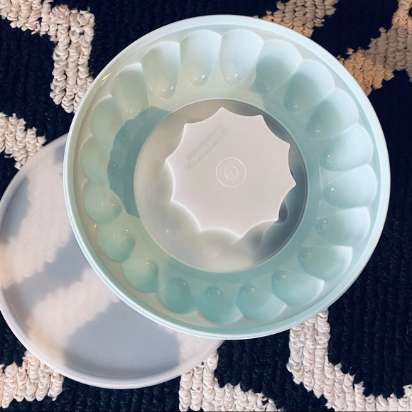 Vintage | RARE Color✨ Mint Green Tupperware Jell Ring Jello Mold - Picture 2 of 5